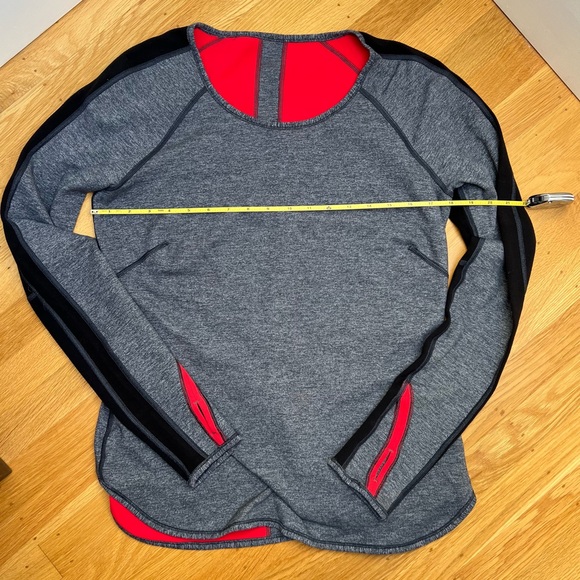 Lululemon Long-sleeved top, estimated size 12 - Picture 7 of 7